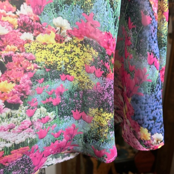 Yumi Multicolor Floral Mini Dress 6/8 - Picture 5 of 16